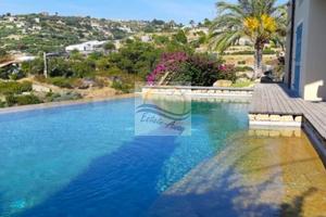 Villa di 250 m² con più di 5 locali e box auto a B