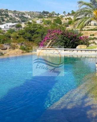 Villa di 250 m² con più di 5 locali e box auto a B