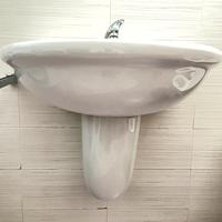 Lavandino con colonna