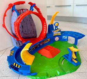Pista Hot Wheels Monster Trucks Vulcano luci suoni