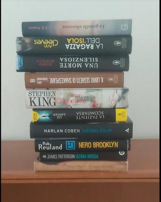 set libri thriller vari autori 