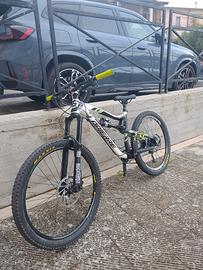 bici da enduro Lapierre in alluminio super leggero