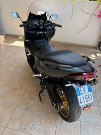 Yamaha tmax 560