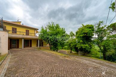 Casa indipendente sulle prime colline di Brisighel