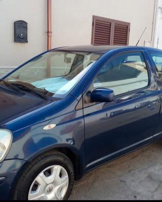 AUTO TOYOTA YARIS
