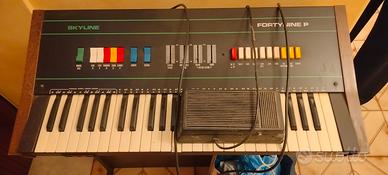 piano elettrico con tavolo per imparare giocando