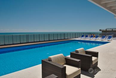 Hotel, residence, ristorante con piscina 5° piano