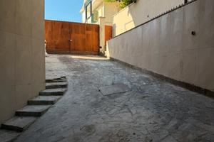 Deposito di 250 mq con tettoia esterna