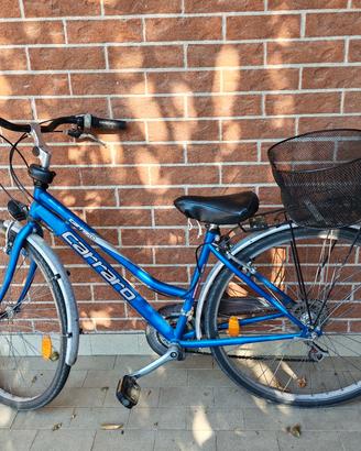 bicicletta da donna con cestino  incorporato
