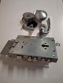 Serratura per porta blindata