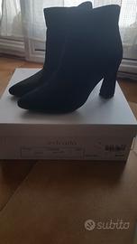 Stivaletti con tacco