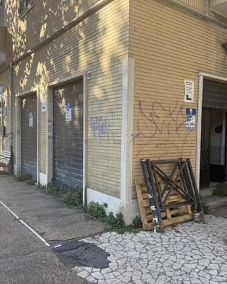 Attività / Licenza di 35 m² con 2 locali a Roma