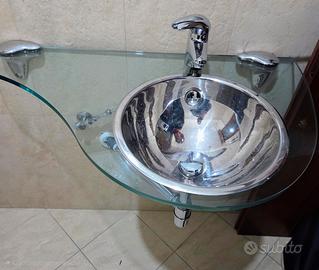 Lavabo cristallo con specchio e miscelatore