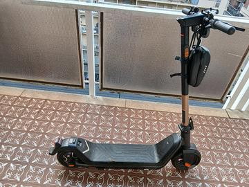 NIU KQi3 Pro 990 km + Supporto Telefono e Borsa