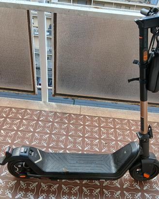 NIU KQi3 Pro 990 km + Supporto Telefono e Borsa