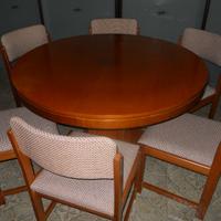 Tavolo in legno e 6 sedie