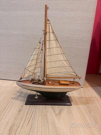 Modellino barca a vela