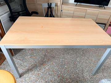 Tavolo e due sedie