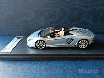 LAMBORGHINI AVENTADOR LP700-4 ROADSTER Azzurro The
