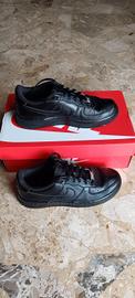Nike Air Force 1 nere