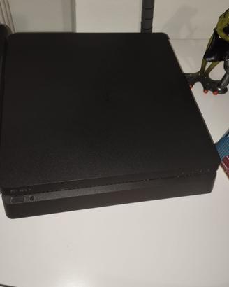 PlayStation 4 (PS4) + 3 giochi