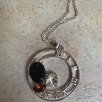 Collana con pietre colorate