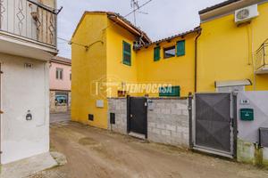 QUADRILOCALE SEMI INDIPENDENTE SU DUE LIVELLI CON