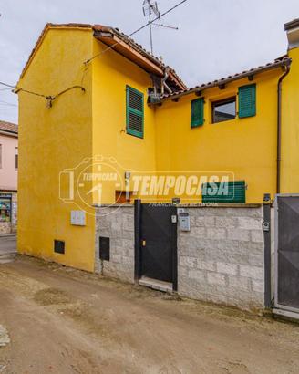 QUADRILOCALE SEMI INDIPENDENTE SU DUE LIVELLI CON