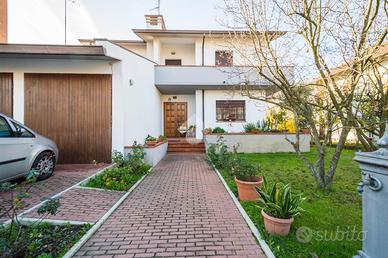 VILLA SINGOLA A CARPI