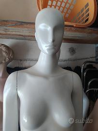 Manichini donna modello fescion 