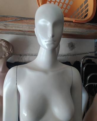 Manichini donna modello fescion 