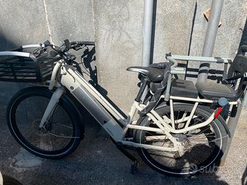 AHOOGA - Bici Cargo elettrica / famiglia - omologa