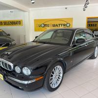 Jaguar XJ6 2.7 D V6 BI-TURBO cat Executive