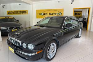 Jaguar XJ6 2.7 D V6 BI-TURBO cat Executive