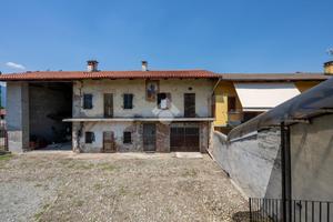 CASA SEMINDIPENDENTE A REVELLO