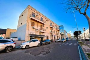 Via La Farina, appartamento sulla via principale