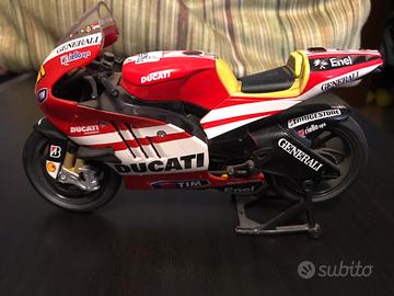 Modellino Ducati Valentino Rossi 20 cm