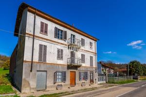 ARAMENGO CASA LIBERA SU 4 LATI CON TRAVATA E GIARD