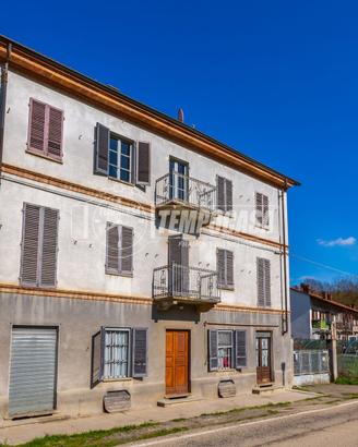 ARAMENGO CASA LIBERA SU 4 LATI CON TRAVATA E GIARD