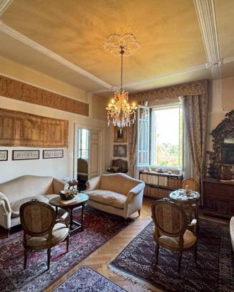 Appartamento di 320 m² con più di 5 locali a Bolog