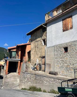 Rustico / Casale di 150 m² con 5 locali a Armo