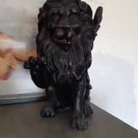 leone in bronzo