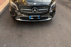 MERCEDES-BENZ GLA 200 D 4 MATIC