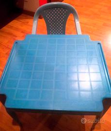 Tavolino e sedia in plastica