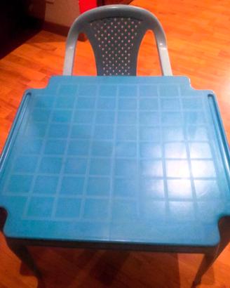 Tavolino e sedia in plastica