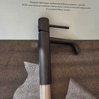 Rubinetto lavabo nero opaco