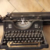 Macchina da scrivere Olivetti M40