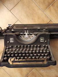 Macchina da scrivere Olivetti M40