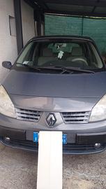 Renault Scenic incidentata