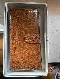 Portafoglio in pelle di coccodrillo T.R.A.C.K.
